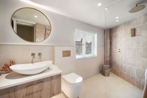 En Suite- click for photo gallery